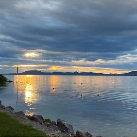 Lipi - Away From Vakantiehuis