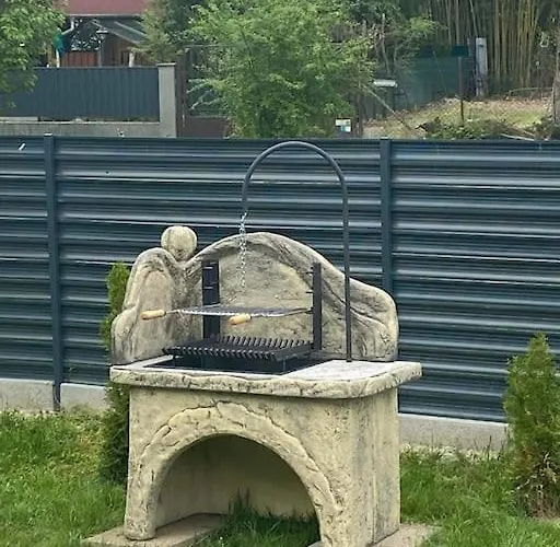 Nyaraló Lipi - Away From *