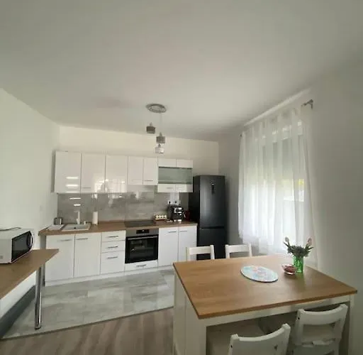 Lipi - Away From Vakantiehuis